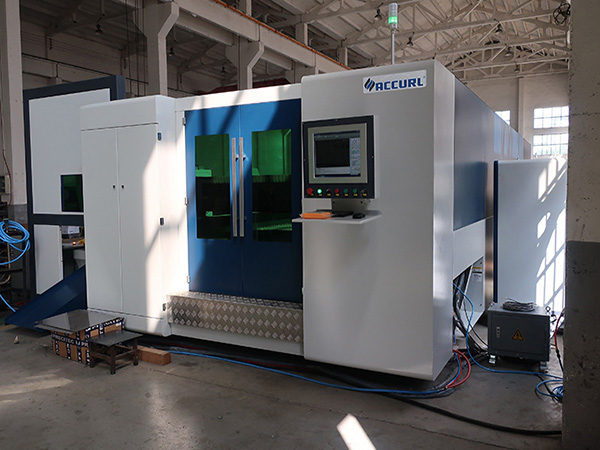 3000W Fiber Laser -leikkauskone, jossa on kaksinkertainen lavanvaihtaja