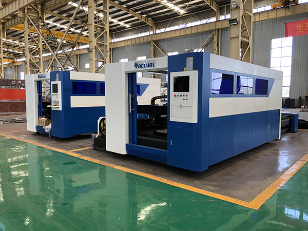 Raycus IPG 500W 1kw 1500W hiiliteräs, ruostumaton metallilevy cnc-kuitu laserleikkauskoneen hinta